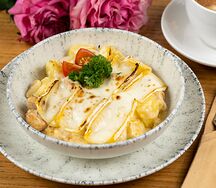 Тартифлет с куриным филе, сыром реблошон и картофелем