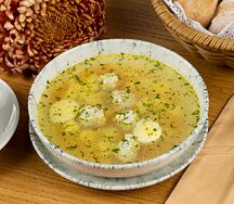 Консоме с куриными фрикадельками