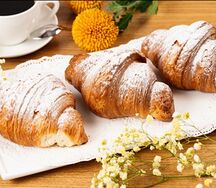 Круассан с заварным кремом