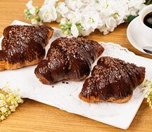 Круассан с шоколадным кремом