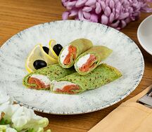 Блинчики шпинатные с лососем слабой соли