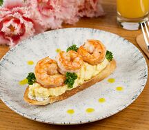 Брускетта с креветками