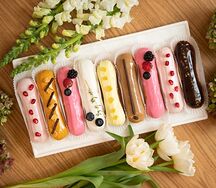 Эклер гранатовый