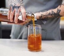 Холодный черный кофе с маракуйей собственного приготовления