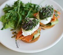 Яйца Пашот с лососем