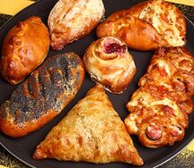 Пирожок творог-смородина