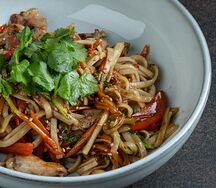 Рисовая лапша со свининой