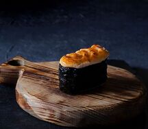 Запеченные суши с крабом