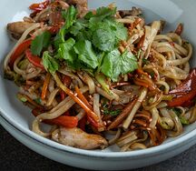 Рисовая лапша с курицей