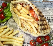 Гирос в булке со свининой