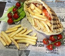 Гирос в булке с курицей