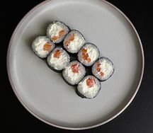 Ролл с лососем и сыром