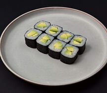 Ролл с авокадо