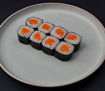 Ролл с лососем