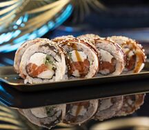 Ролл с угрём и лососем