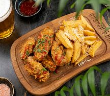 Хрустящие крылья с картофелем