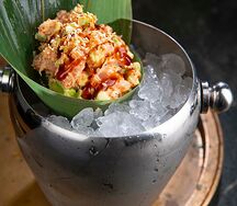 Тартар из лосося и авокадо