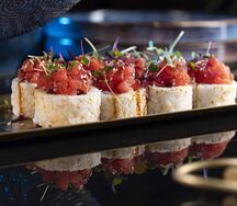 Ролл с Камчатским крабом и острым тунцом