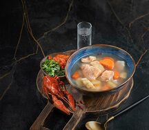 Фирменная уха с раком