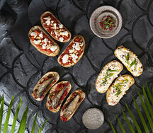 Тапас с томатами и шпротами