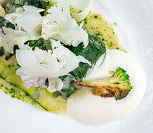 Голубцы из индейки с брокколи и соусом марне