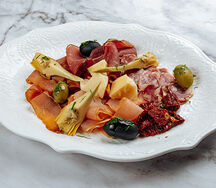 Коллекция мясных закусок от шеф-повара