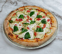 Пицца со страчателлой и цукини