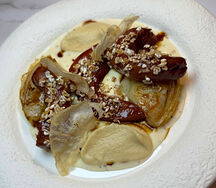 Язычки ягненка с гратеном из сельдерея и яблочно-имбирным кремом