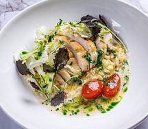 Куриная грудка конфи с пастой ризо и брокколи