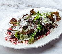 Карпаччо из телятины с соусом "Вителло Тоннато" и травами