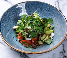 Салат с сочной телятиной и авокадо 