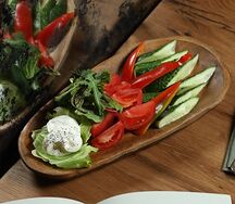 Овощи с муссом из брынзы