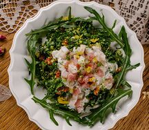 Из вяленой рыбы и свежих овощей