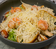 Салат Цезарь с креветками
