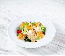 Салат сердечный Цезарь с курицей