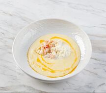 Кукурузная каша с камчатским крабом и страчателлой