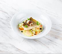 Азовский судак с припущенными овощами и креветками