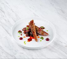 Утиная грудка с яблоком и куриной печенью