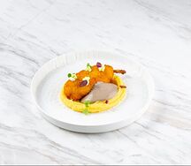 Котлета по-киевски с картофельным пюре и грибной эспумой