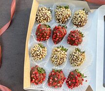 Набор клубники в шоколаде Сердце дракона 12 ягод