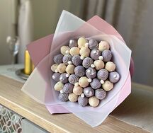 Букет из клубники в шоколаде Зефирные облака М