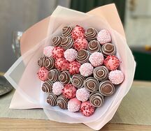 Букет из клубники в шоколаде Комплимент королеве М