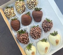 Набор клубники в шоколаде Великолепие 12 ягод