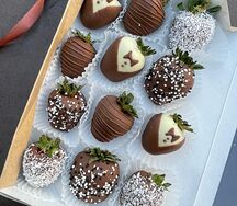 Набор клубники в шоколаде Господин клубника 12 ягод