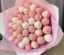 Букет из клубники в шоколаде Пудровые облака М