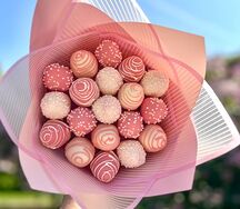 Букет из клубники в шоколаде Пудровые облака S (18-19 ягод)