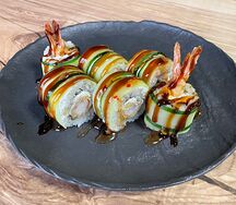 Креветка темпура в ленте огурца