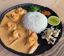 Креветки в кокосово-сливочном соусе с рисом