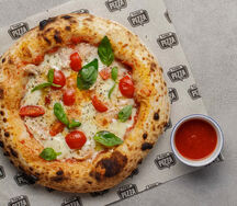 Пицца с курицей и моцареллой