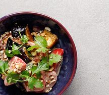 Салат с баклажанами вок и томатами